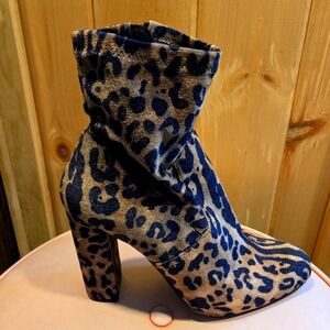 Steve Madden stretch booties with zipper. Size 7.5. Leopard fabric.